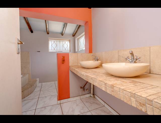 5 BEDROOM HOUSE FOR SALE IN WELTEVREDEN PARK